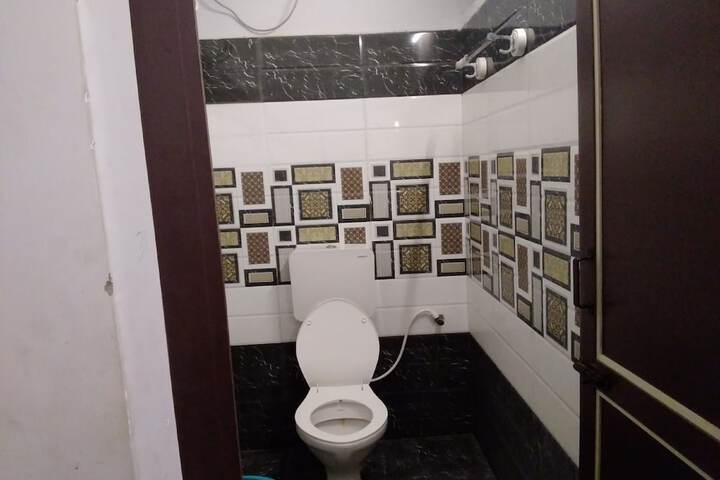Room 9 of 10
