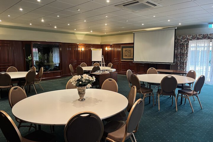 Business Center 17 of 29