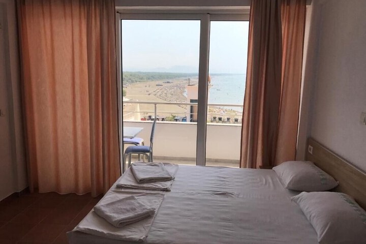 Room 52 of 100