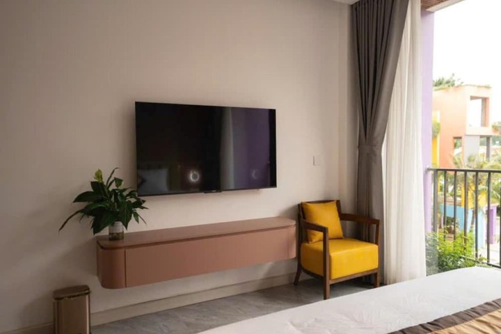 Room 4 of 51