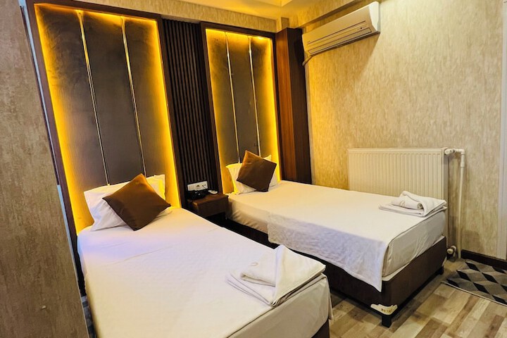 Room 15 of 29