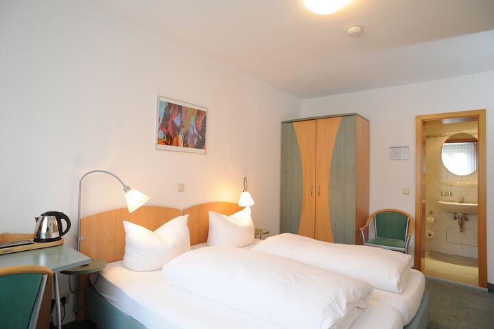 Room 8 of 37