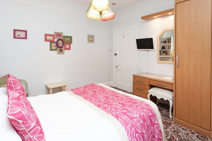 Room 7 of 61