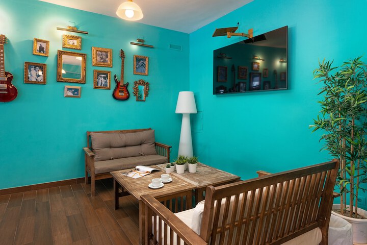 Lounge 29 of 34