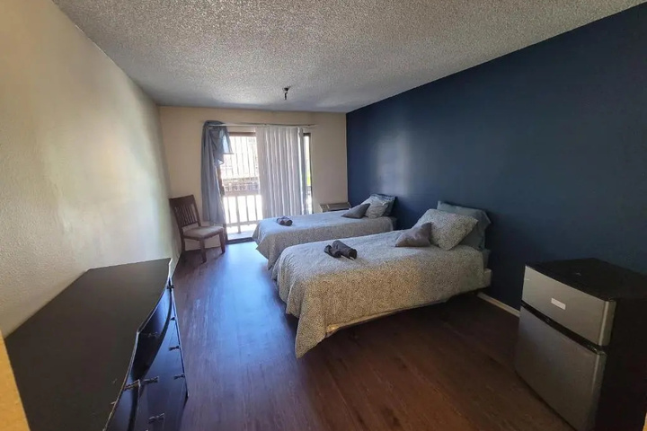 Room 2 of 7