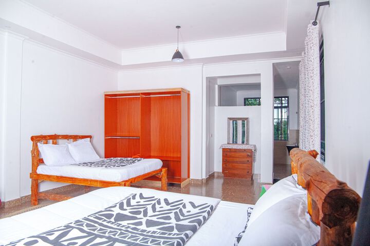 Room 9 of 18