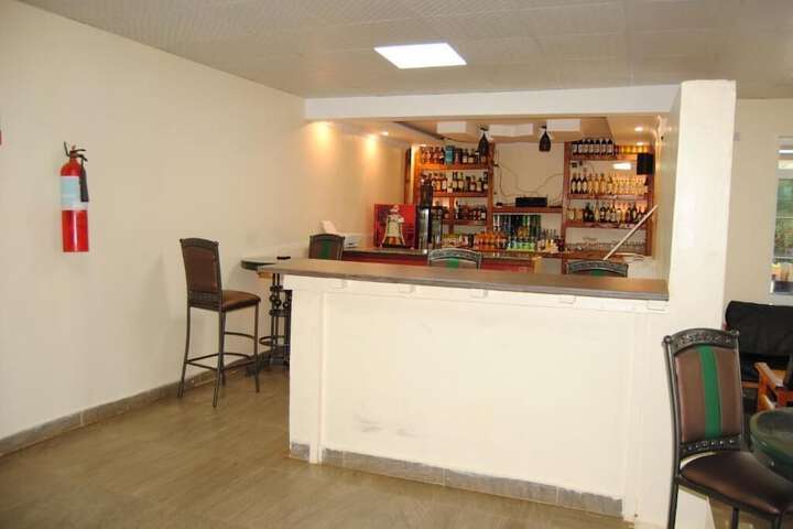 Lounge 21 of 54