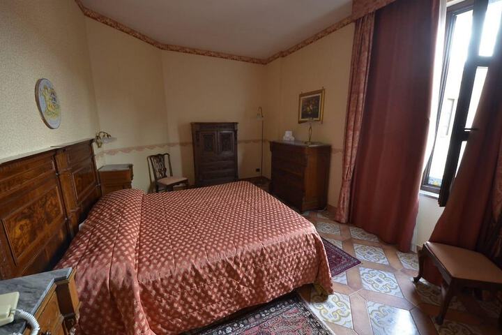 Room 15 of 38