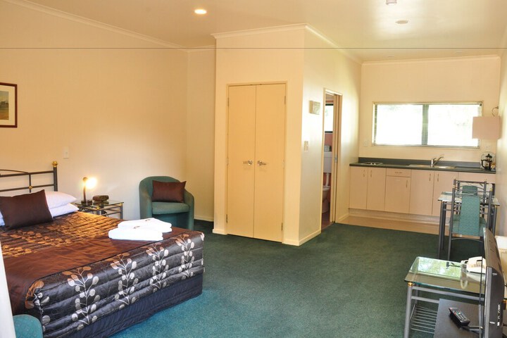 Room 6 of 32