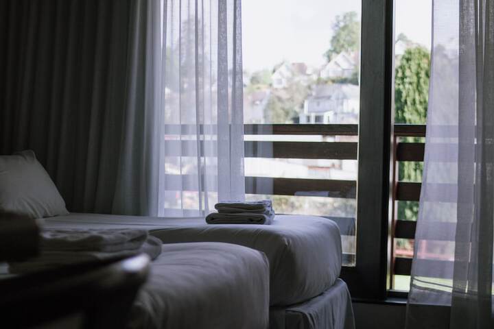 Room 16 of 77