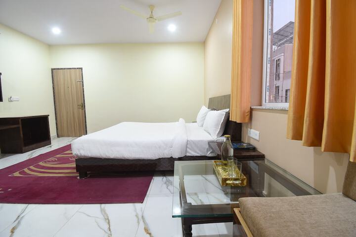 Room 2 of 6