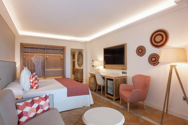 Room 5 of 68
