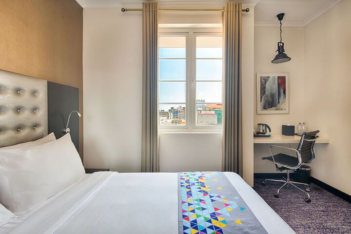 Room 34 of 106