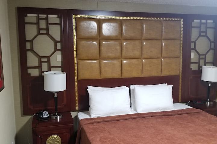 1 King Bed (7 of 15)