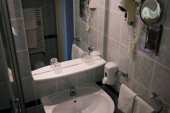 Room 12 of 39