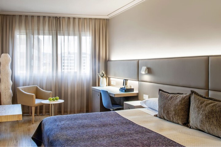 Room 10 of 68