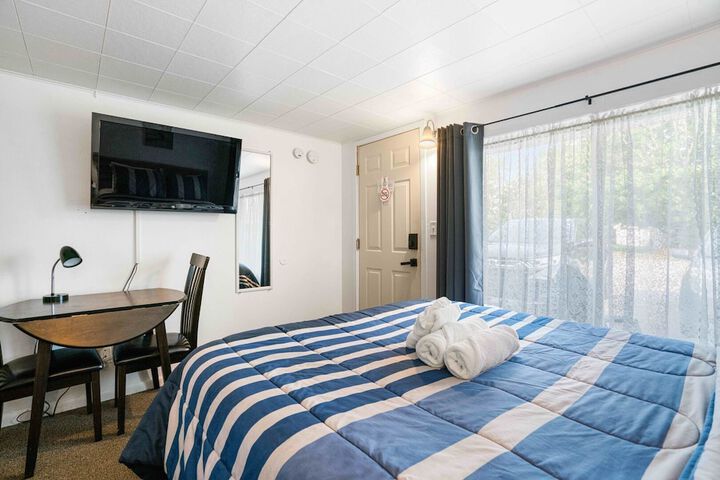 Room 5 of 28