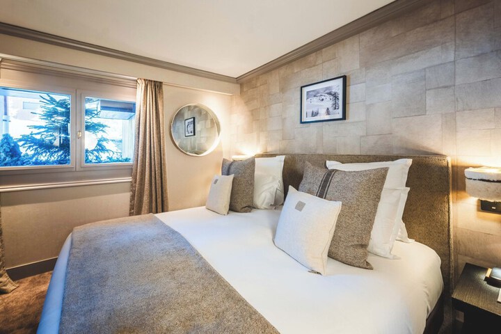 Room 42 of 250