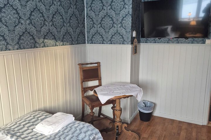 Room 8 of 50