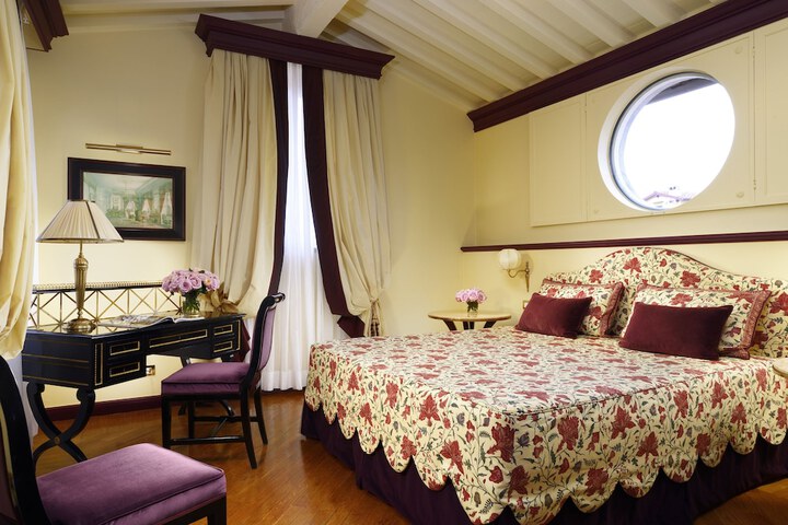 Room 30 of 61