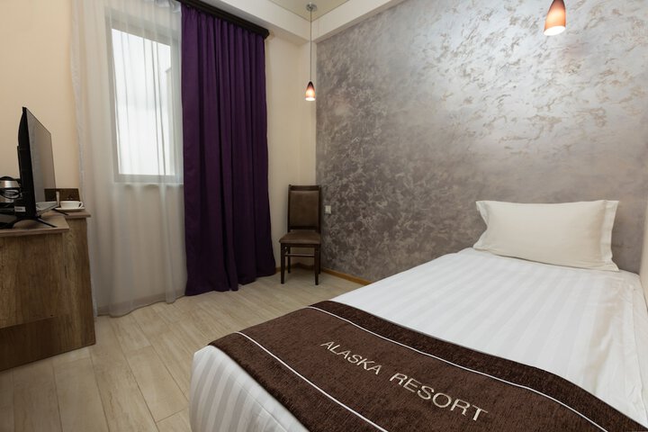 Room 28 of 196