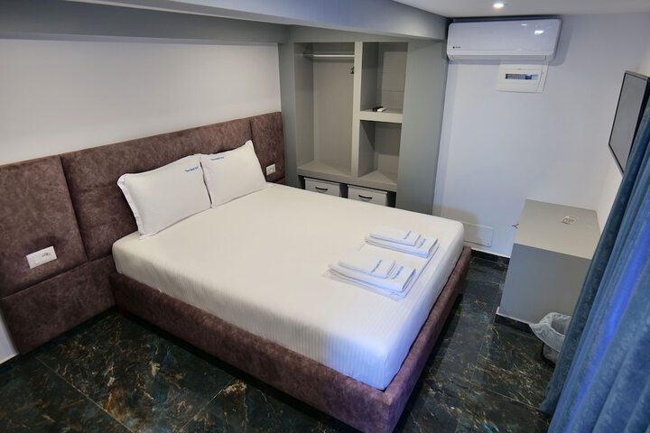 Room 17 of 95