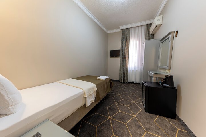 Room 45 of 77