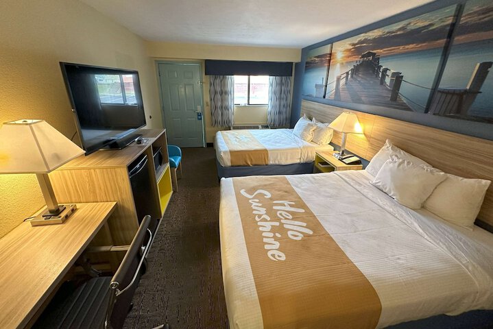 1 Queen Bed Second Floor (10 of 14)