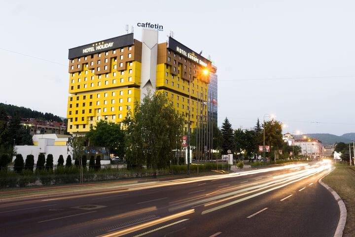 Exterior of Hotel Holiday