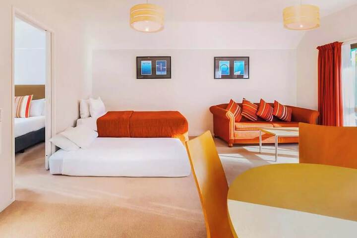 Room 25 of 76