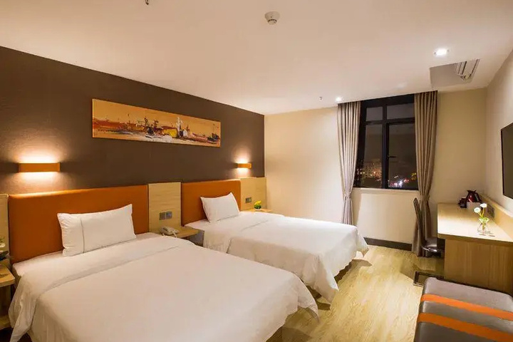 Room 4 of 11