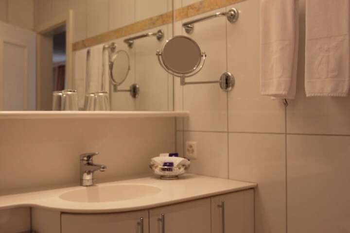 Room 27 of 56