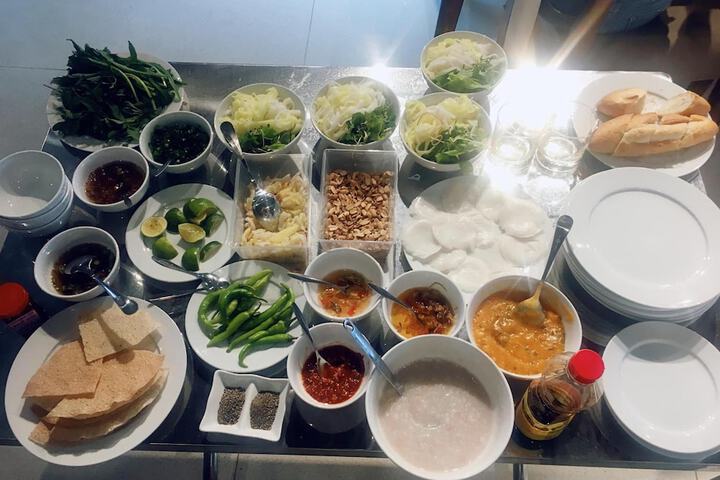 Dining 40 of 63