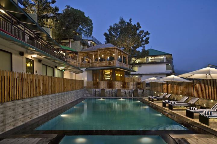 Hotel Pool