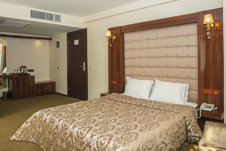 Room 12 of 36