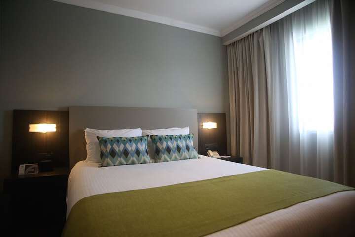 Room 28 of 152