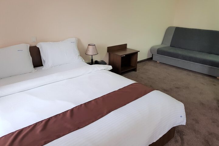 Room 33 of 73