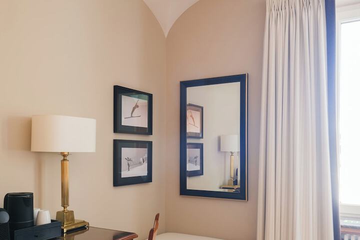 Room 35 of 208