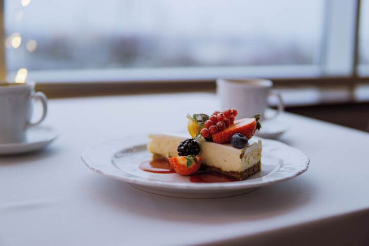 Dining 42 of 58