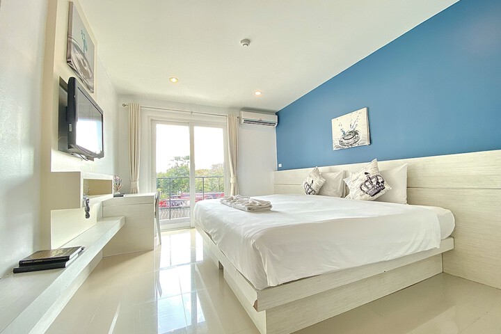 Room 8 of 43