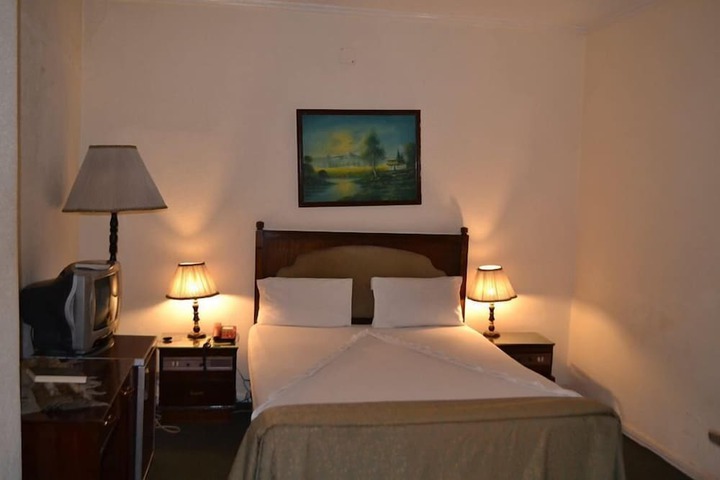 Room 14 of 30