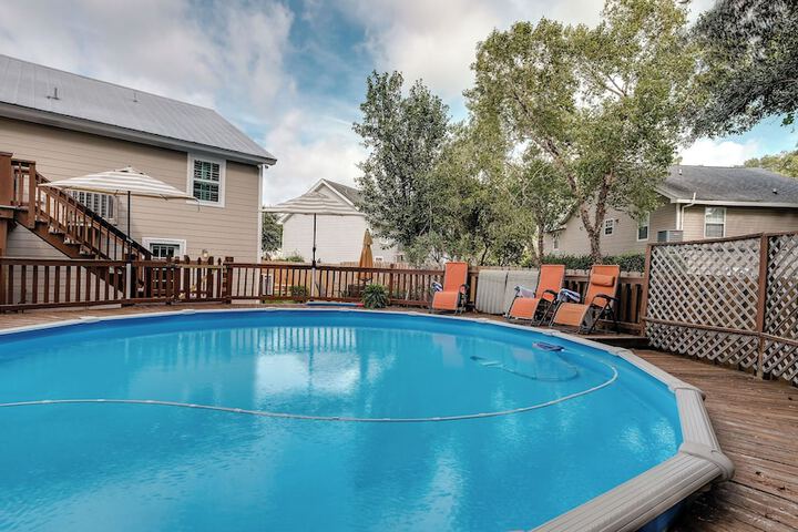 Pool 40 of 55
