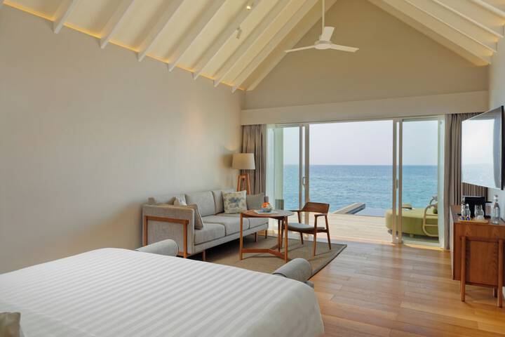 Room 18 of 215