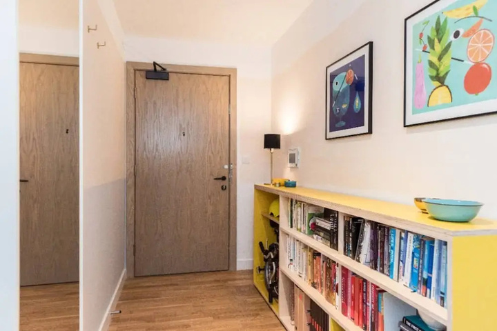 Room 9 of 13