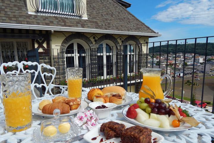 Breakfast/Coffee Service 111 of 136