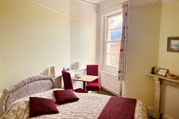 Room 4 of 12