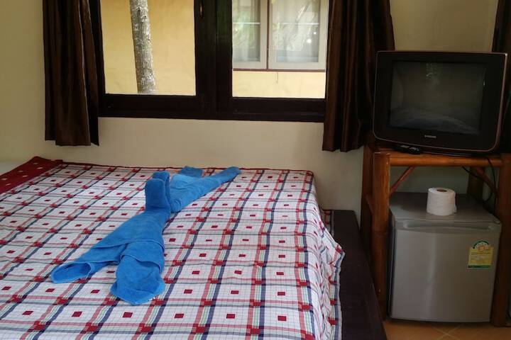 Room 4 of 33