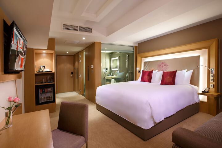 Room 4 of 167