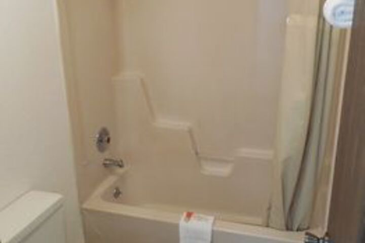 Room 5 of 98