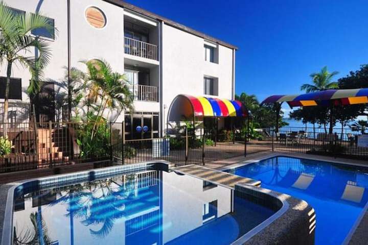Hotel Pool